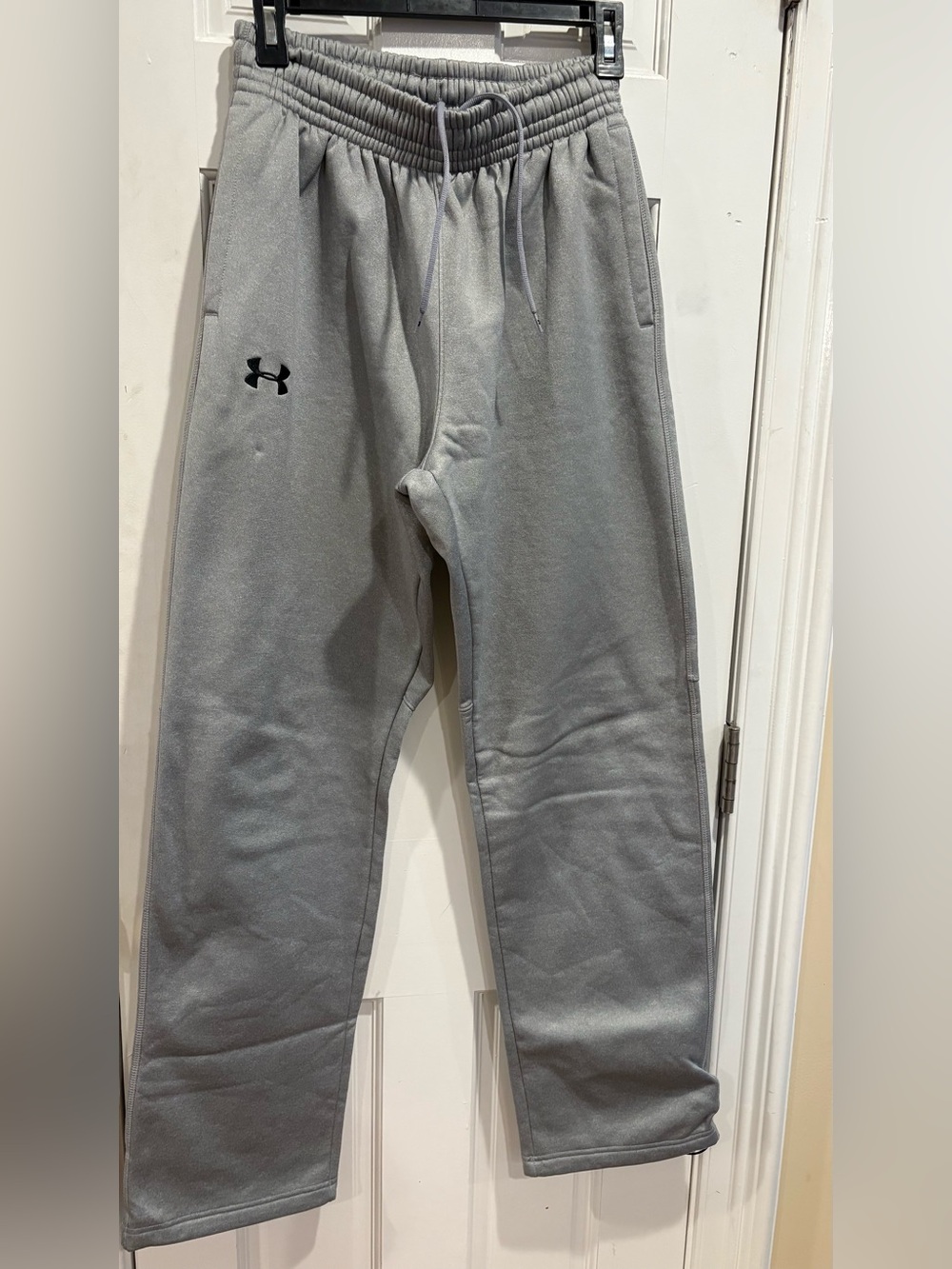 Under Armour Men's Light Gray Fleece Joggers with Drawstring. Size S